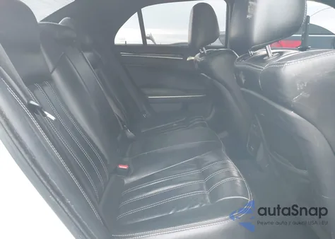 2020 Chrysler 300 300S z USA, uszkodzony, nr VIN 2C3CCABT0LH239098